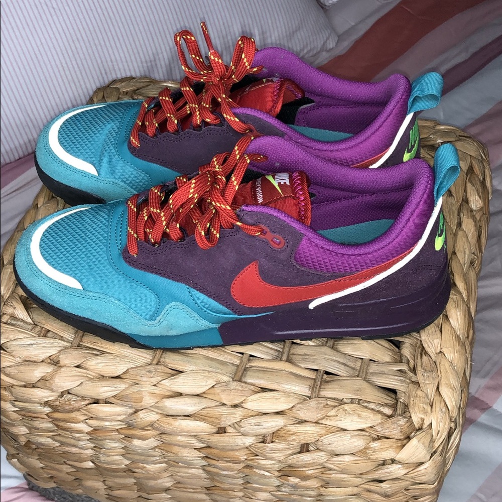 Men’s Stylish Nike Size 9